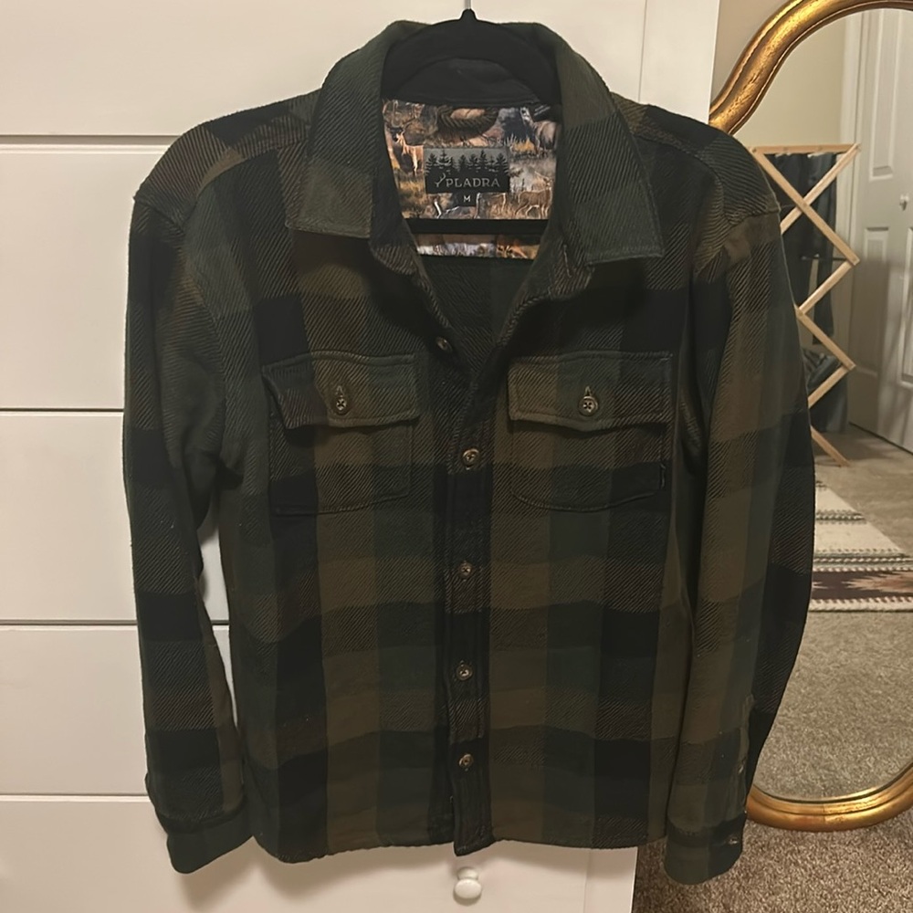 Men’s Pladra Flannel in size Medium